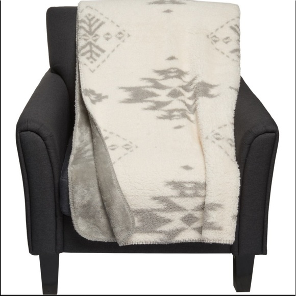 Pendleton Other - NWT!! Pendleton Aztec Sherpa Throw!!